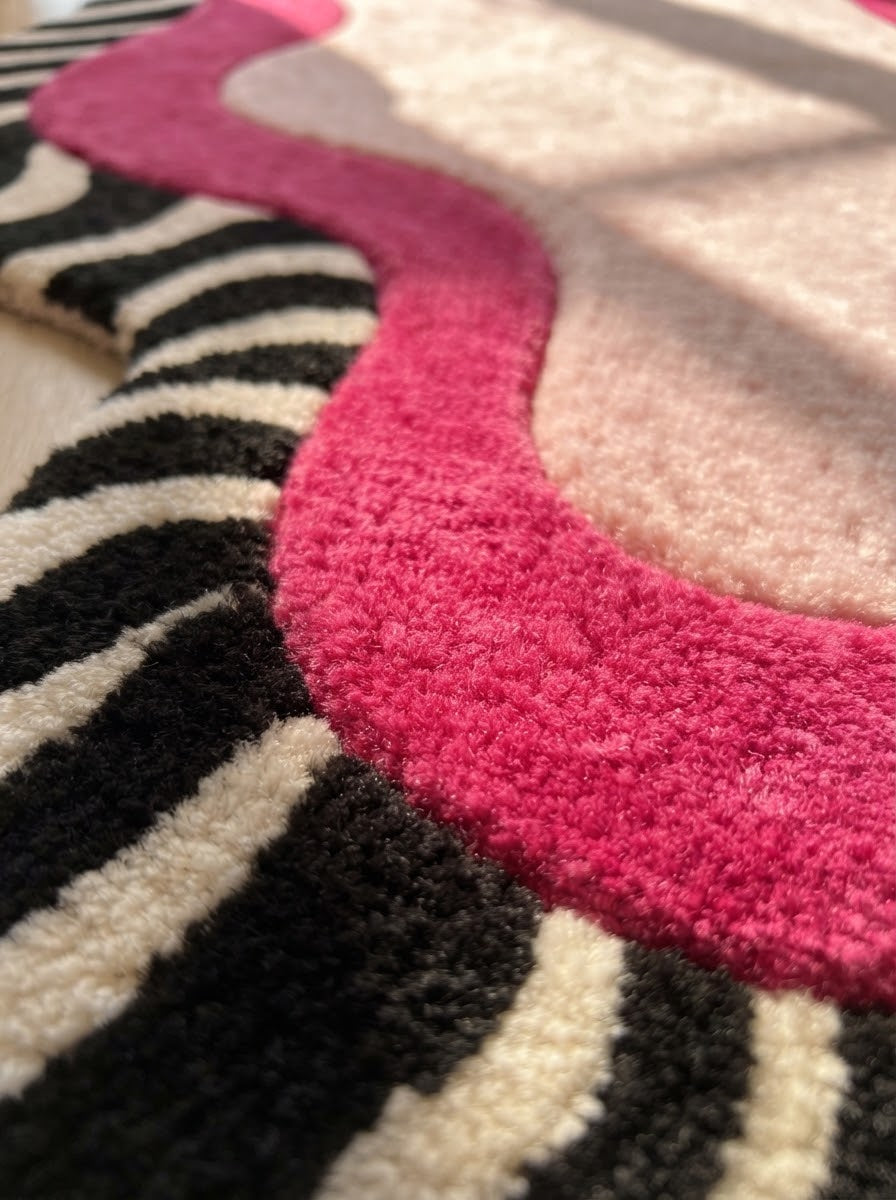 Pink Zebra Accent hand-tufted rug, image 3