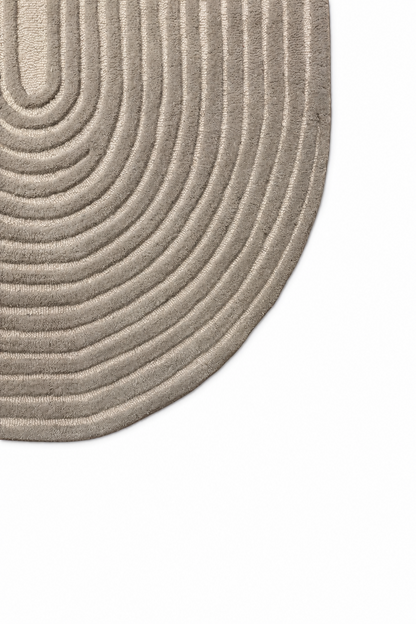Greige double arch wool rug edge-detail
